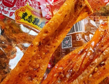 变态辣鞋底辣片江西特产大包装麻辣网红志辉鞋底辣条豆皮零食